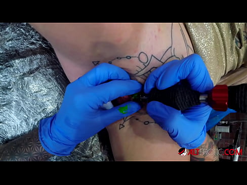 ❤️ Sully Savage-k izugarri tatuatu zuen klitorian tatuaje bat egin zuen ️ Porno fb %eu.naughtyhentai.ruan